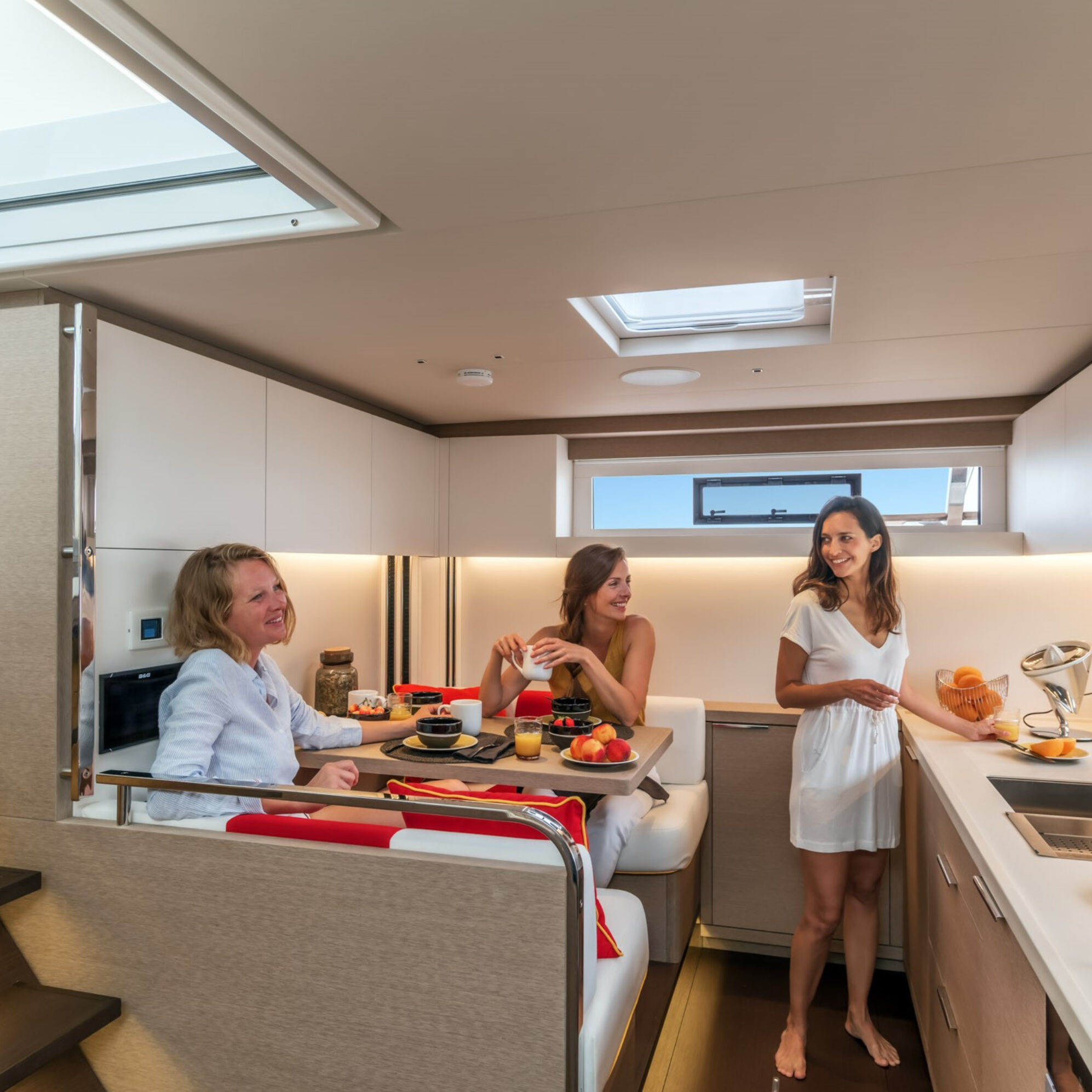 Interiér katamaránu Lagoon 65