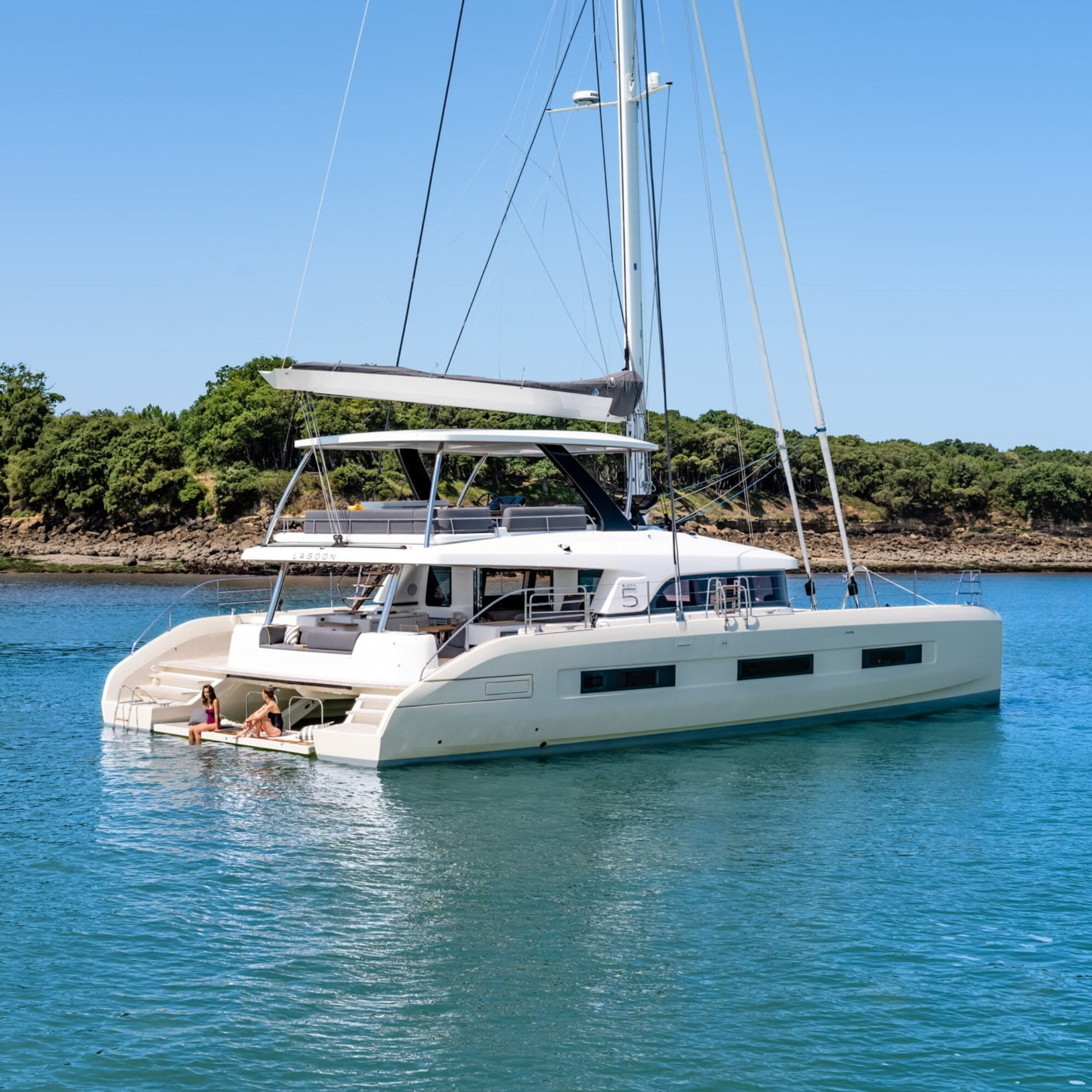 Katamarán Lagoon 65