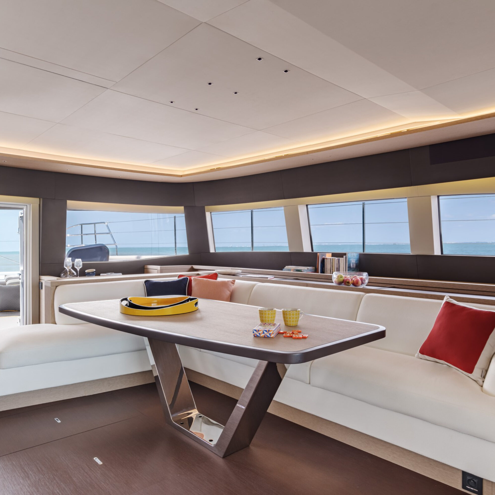 Interiér katamaránu Lagoon 65