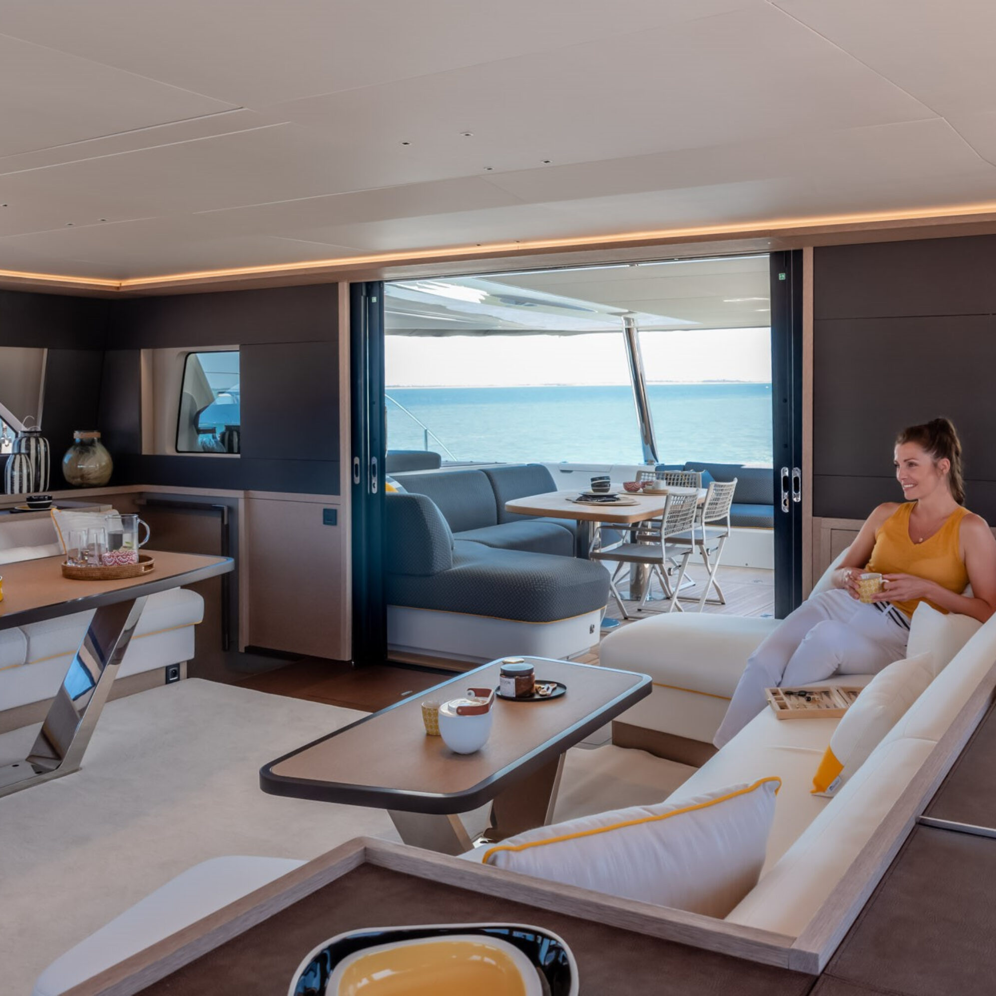 Interiér katamaránu Lagoon 65