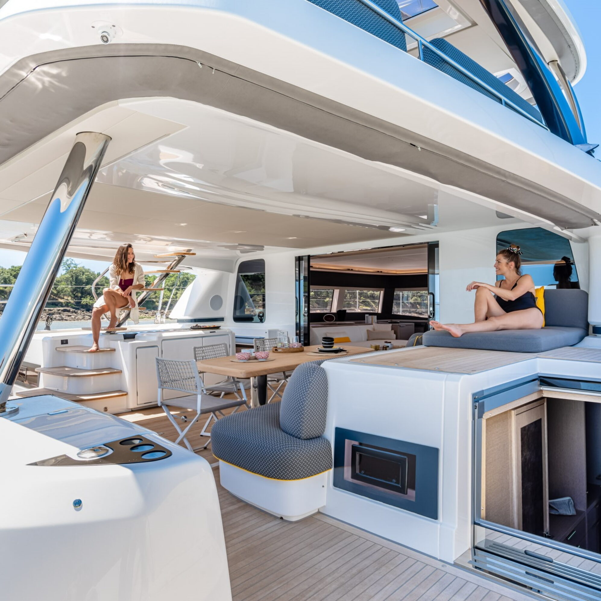 Katamarán Lagoon 65