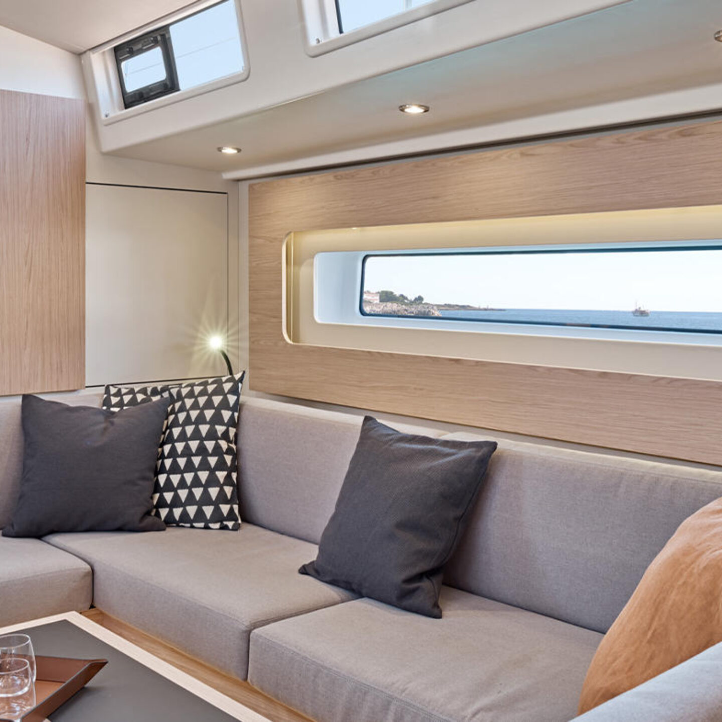 Unutrašnjost jedrilice Beneteau Oceanis Yacht 60