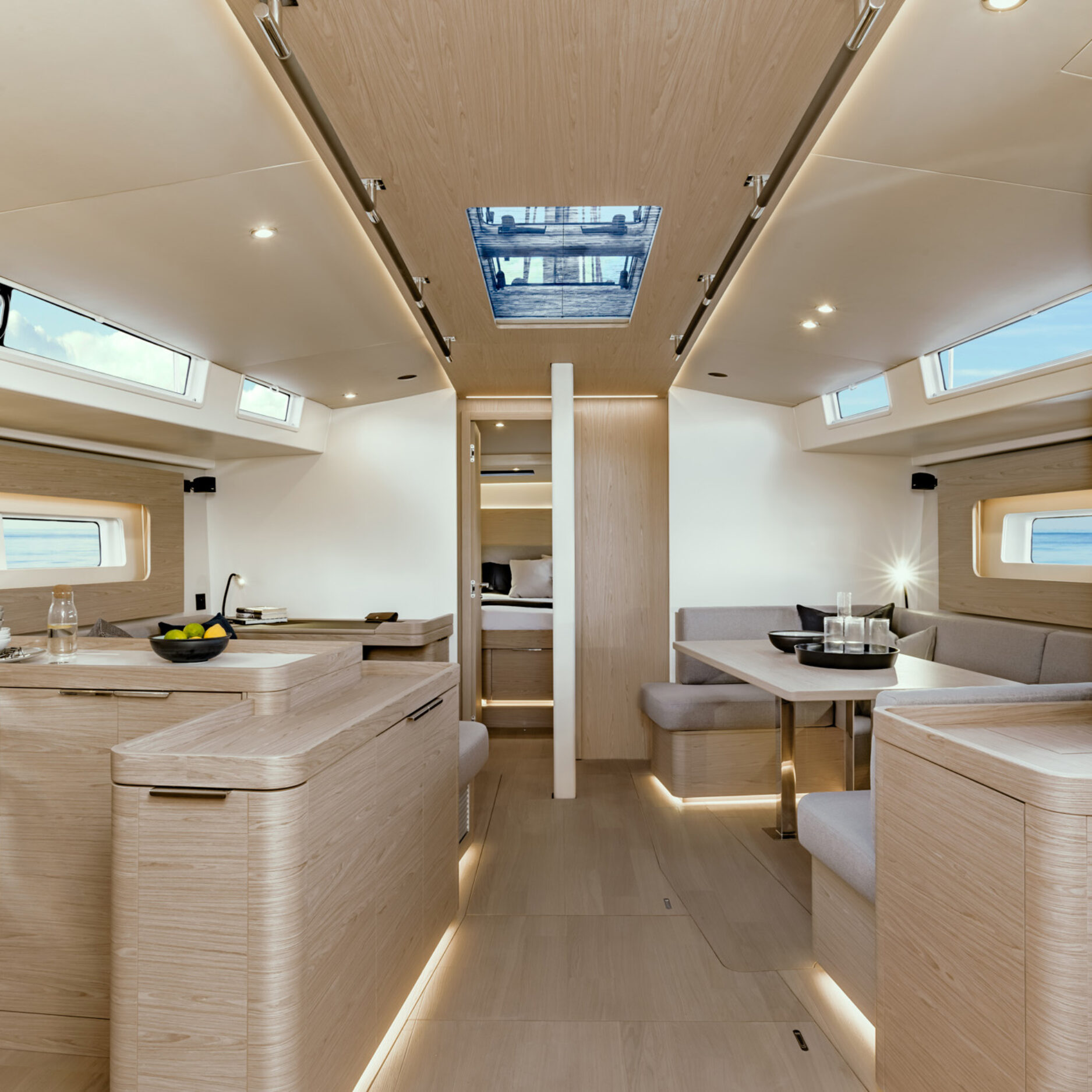 Beneteau Oceanis Yacht 54 vitorlás belseje