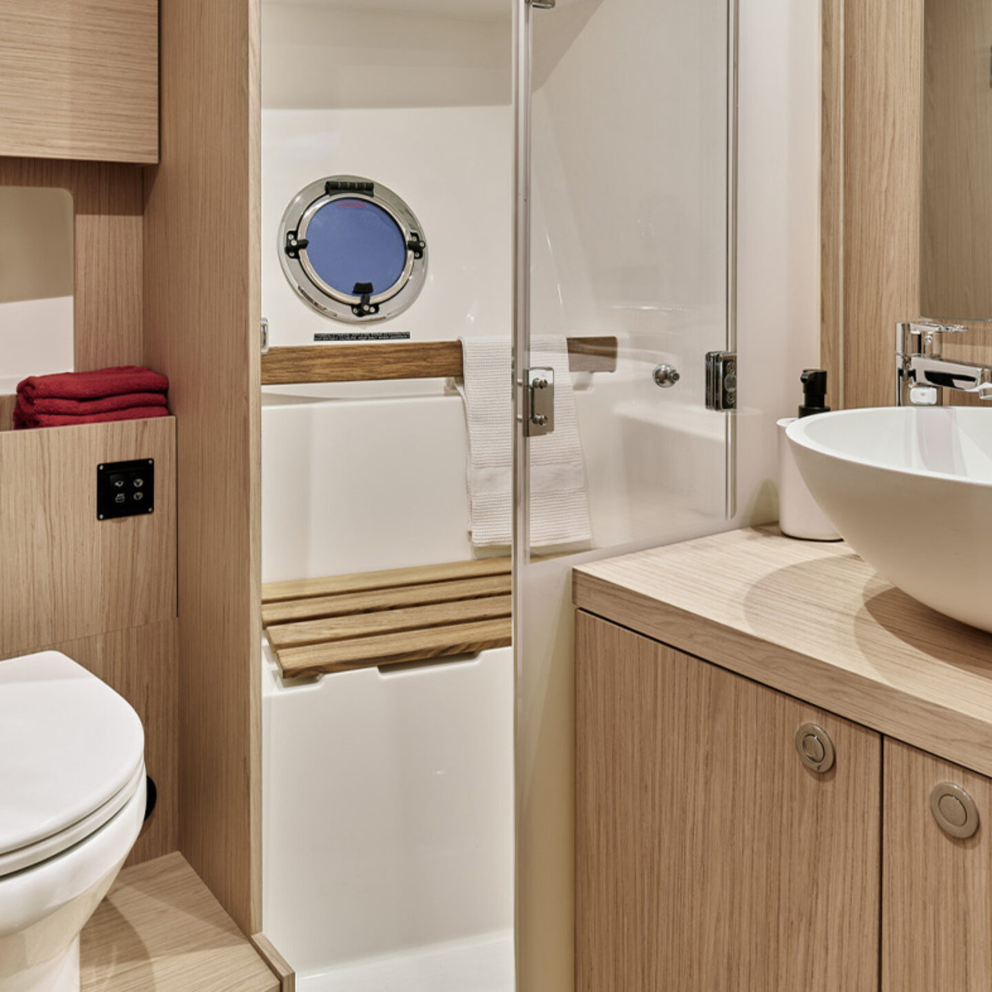 Beneteau Swift Trawler 48 interiér lodi