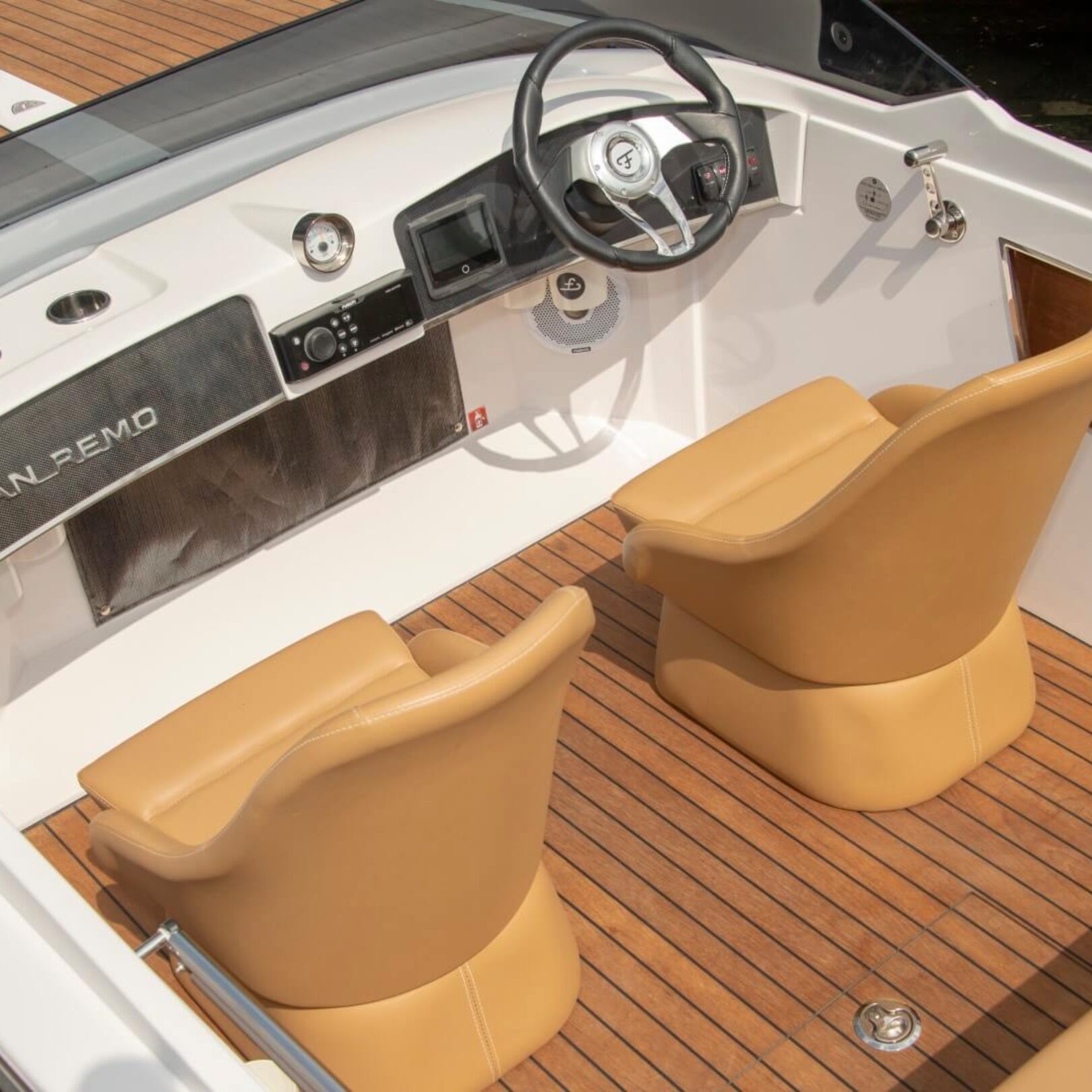 Frauscher 610 San Remo white interior