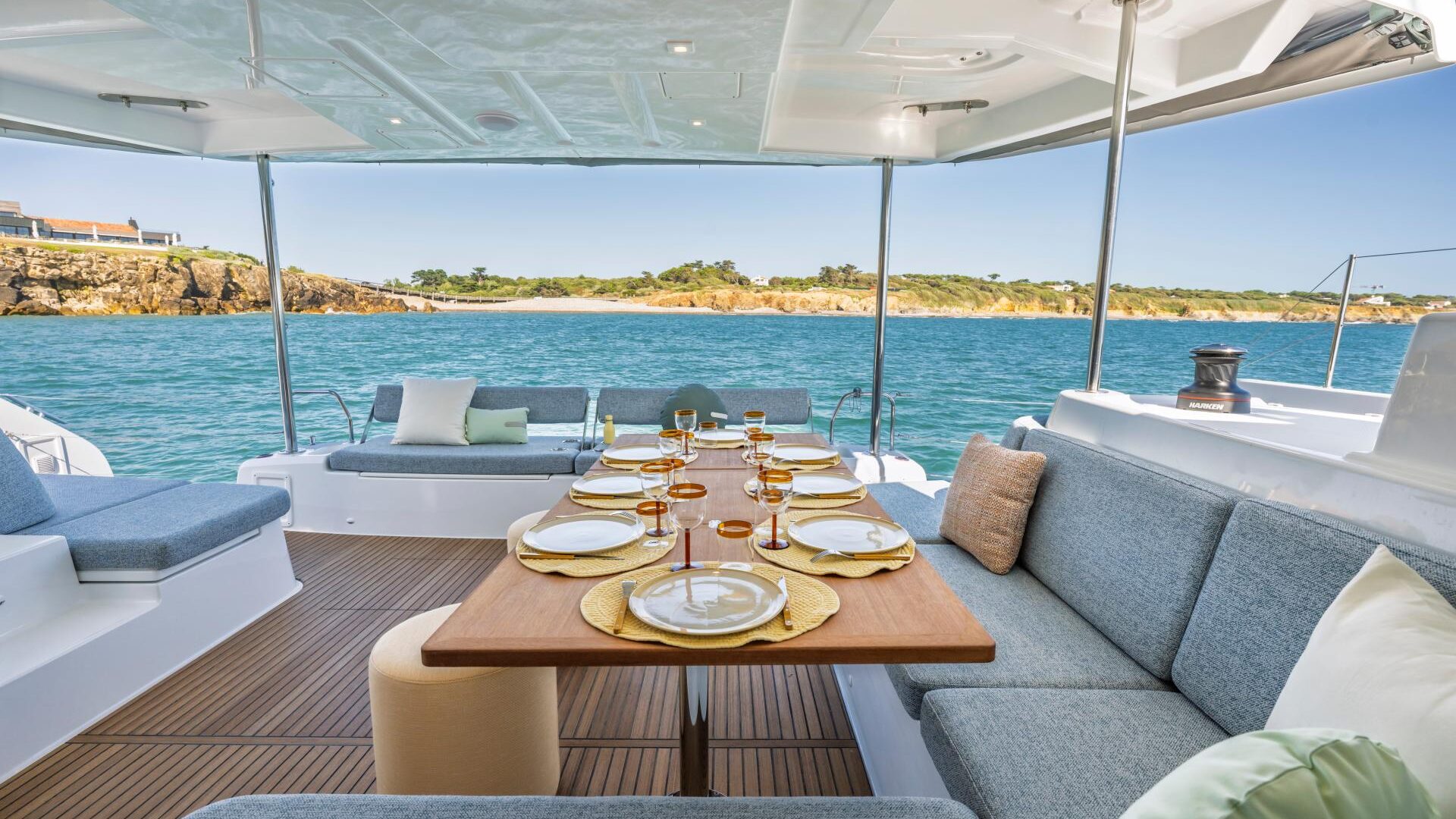 Lagoon_47_interior-5