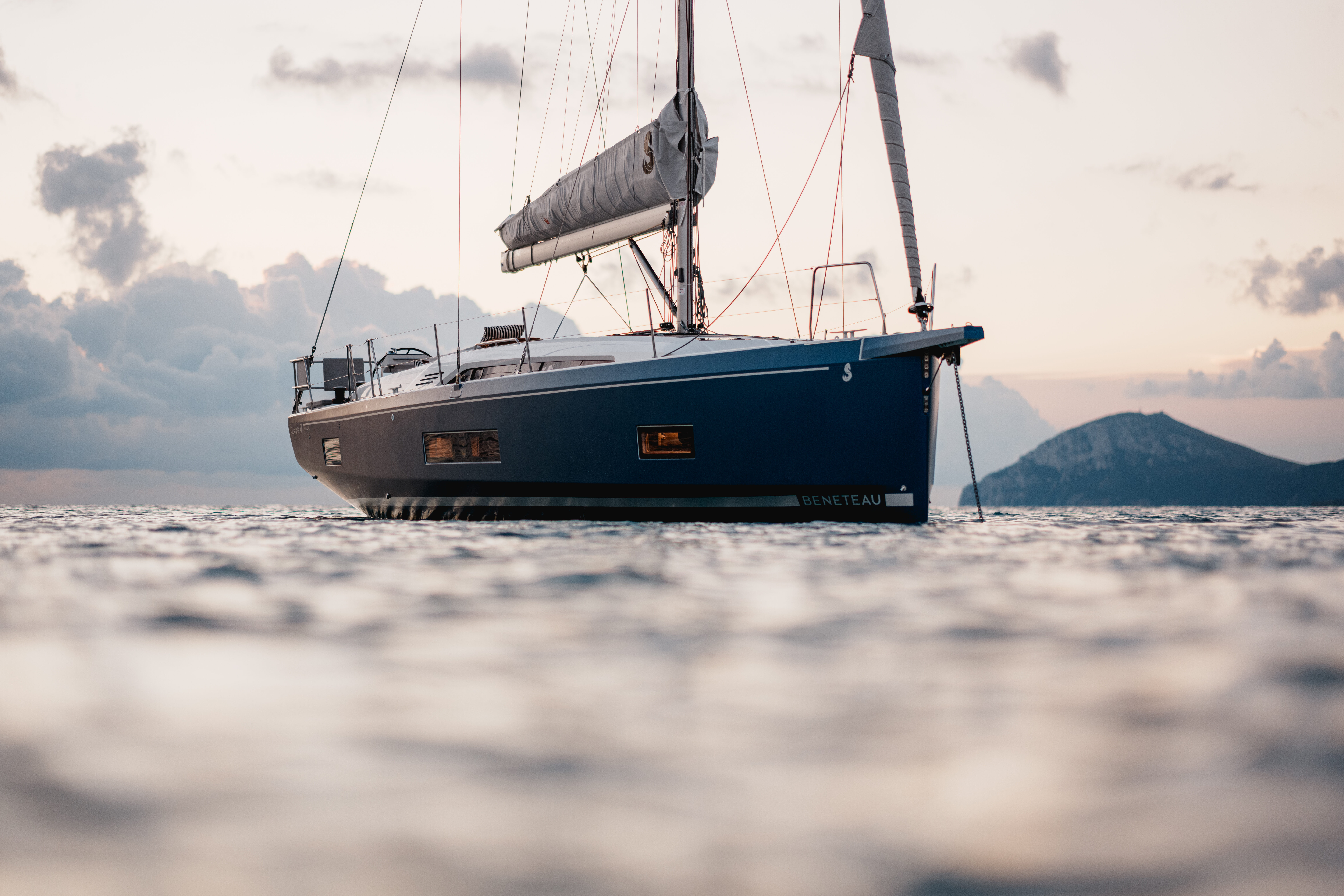 250930 Shooting lifestyle Beneteau Oceanis 47. Credit: Maxime Horlaville / Beneteau